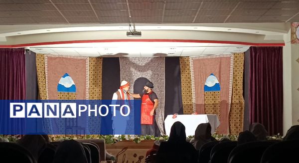 اجرای تئاتر «قصه‌ ما‌ مَثل‌ شد‌ حسنی‌ ما» در خلیل آباد