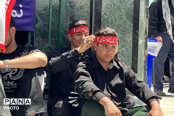 مشهد در سوگ؛ بدرقه باشکوه رهبر شهید انقلاب در جوار بارگاه رضوی