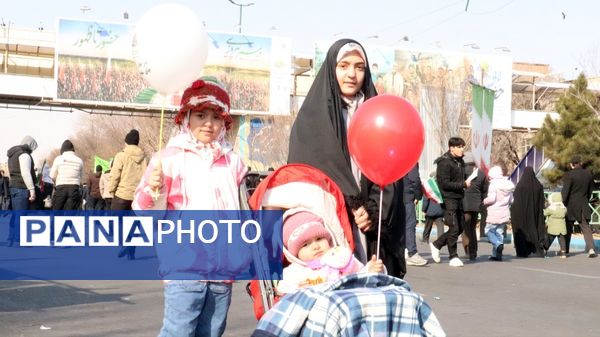 حضور گرم مردم تبریز در راهپیمایی 22 بهمن