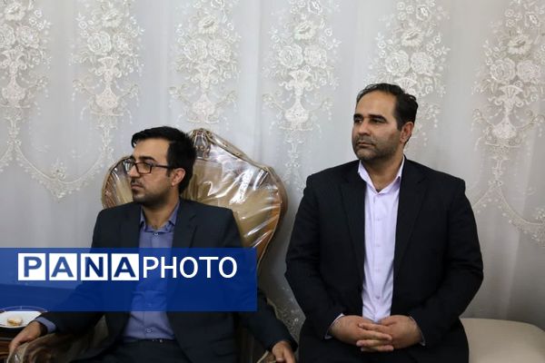 دیدار معاون سیاسی، امنیتی و اجتماعی استاندار یزد، با خانواده‌های شهدای معلم