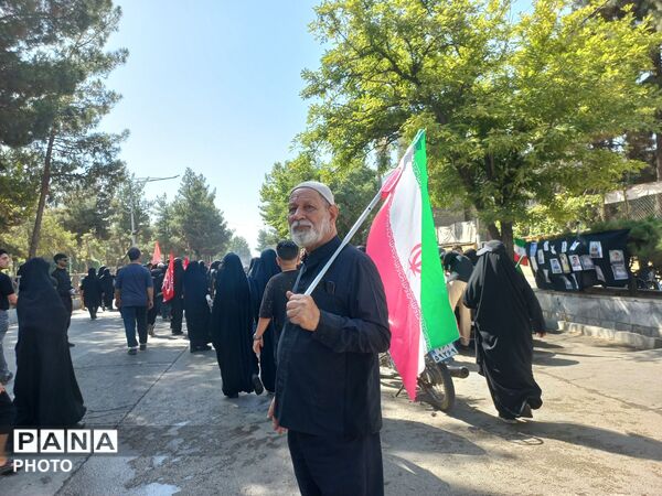 پیاده روی دلدادگان اربعین حسینی از امامزاده ابوتراب تا امامزاده محروق