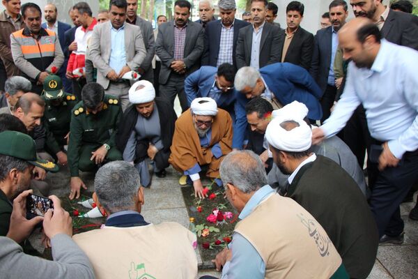 غبارروبی و عطر افشانی مزار شهدا در سملقان