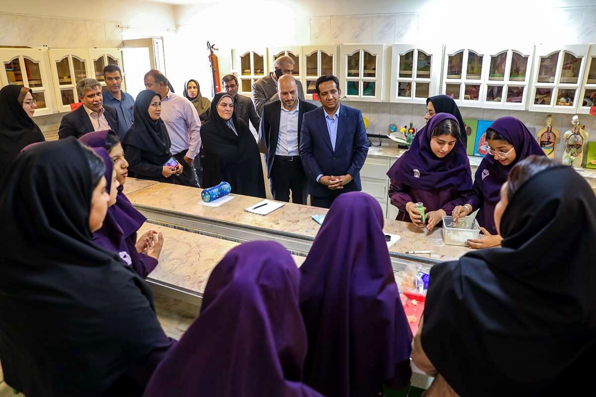 بازدید مدیرکل آموزش‌وپرورش کرمان از مجتمع آموزشی «اندیشه هوشمند ارگ»