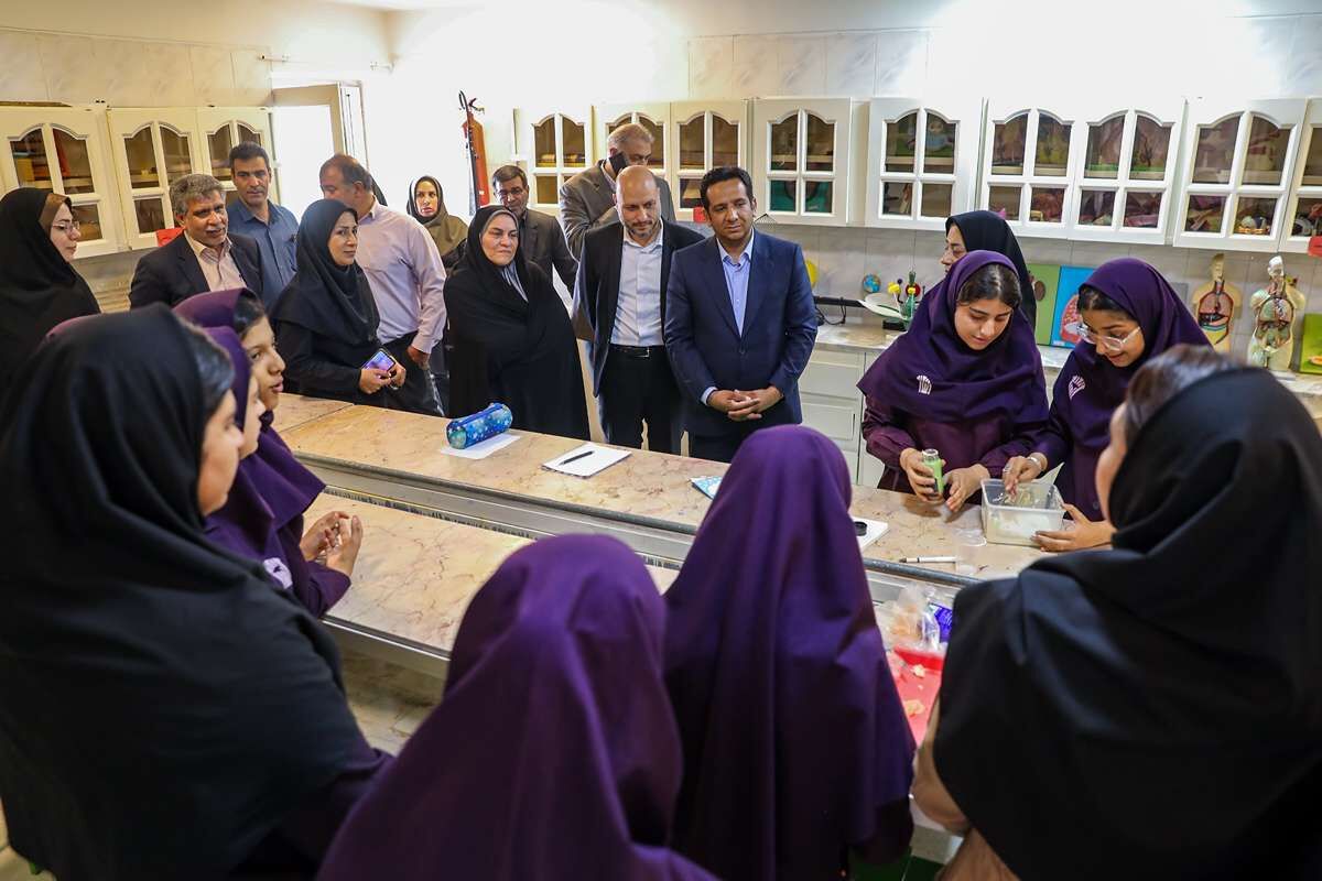 بازدید مدیرکل آموزش‌وپرورش کرمان از مجتمع آموزشی «اندیشه هوشمند ارگ»