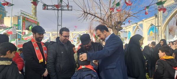 غبارروبی مزار شهدا در امام زاده طاهر(ع) کرج  