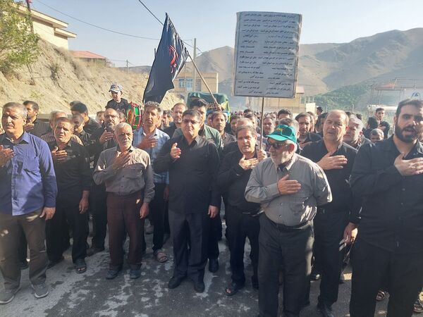 مراسم سوگواری، علم گردانی در روستای گرمدره 