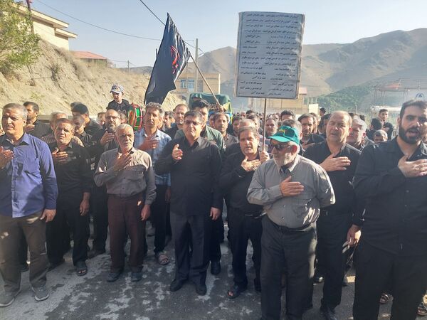 مراسم سوگواری، علم گردانی در روستای گرمدره 