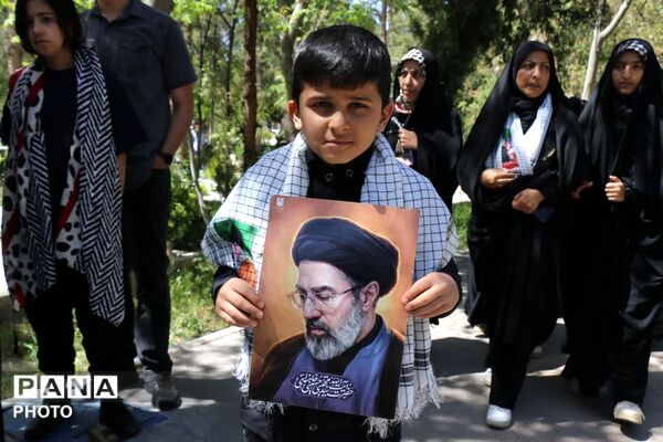 مردم در میدان، پای کار انقلاب اسلامی