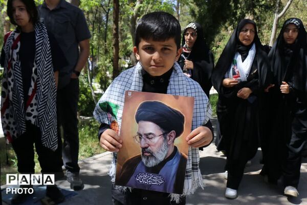 مردم در میدان، پای کار انقلاب اسلامی