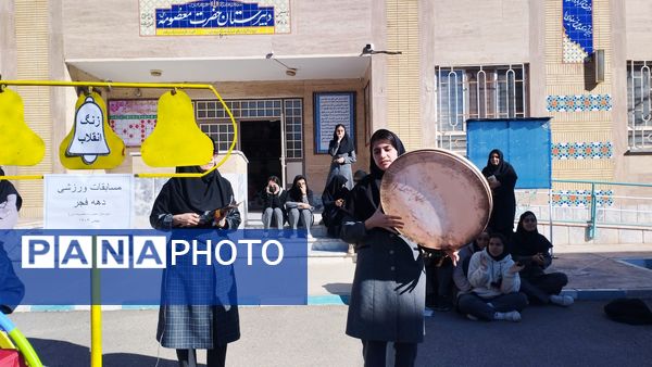 آیین نواختن زنگ انقلاب در دبیرستان حضرت معصومه(س) شهرستان خلیل‌آباد 