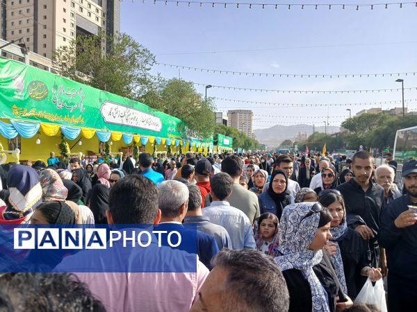 موکب بزرگ شرکت نان قدس رضوی در روز شریف ولادت امام رضا (ع)