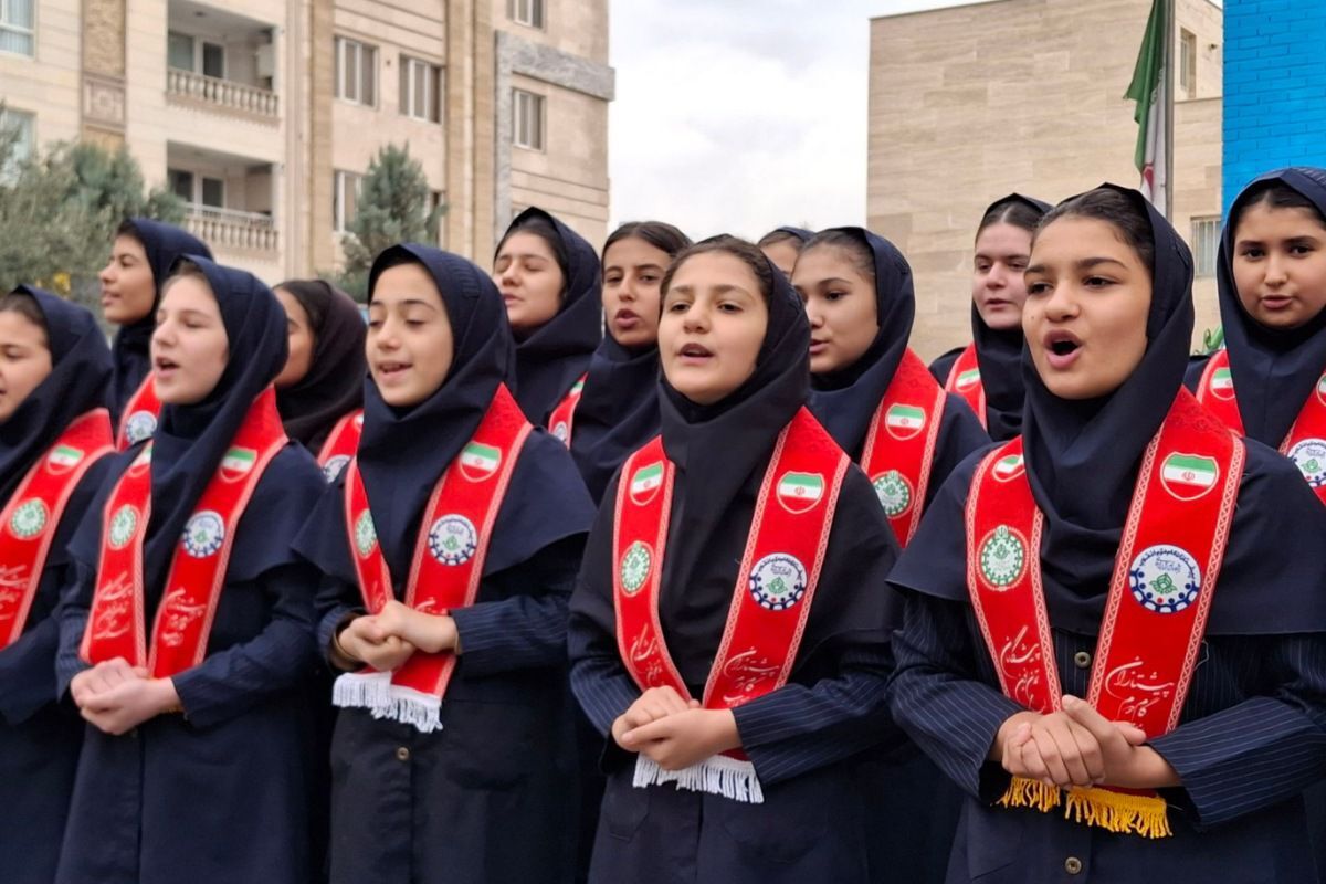 جشن ولادت منجی، در مدرسه مریم بهارستان دو