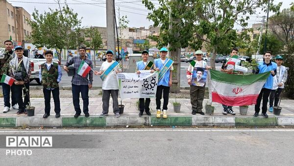 کاشت نهال به یاد دانش آموزان شهید مدرسه شجره طیبه میناب