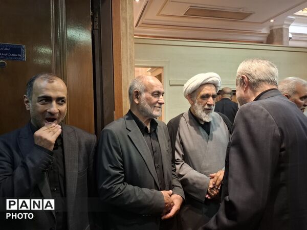 وداع با مادری که سه شهید پروراند و پس از سال ها فراق به آغوش فرزندانش بازگشت
