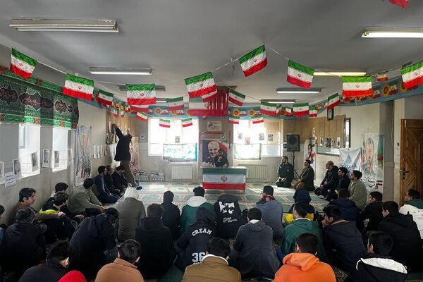  کارگاه‌های سواد اجتماعی و سیاسی و نمایشگاه انقلاب با شعار «روایت ناشنیده» در مدارس متوسطه دوم فشافویه