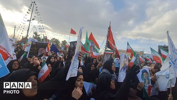 مراسم بیعت مردم ملایر با آیت‌الله سید مجتبی خامنه‌ای