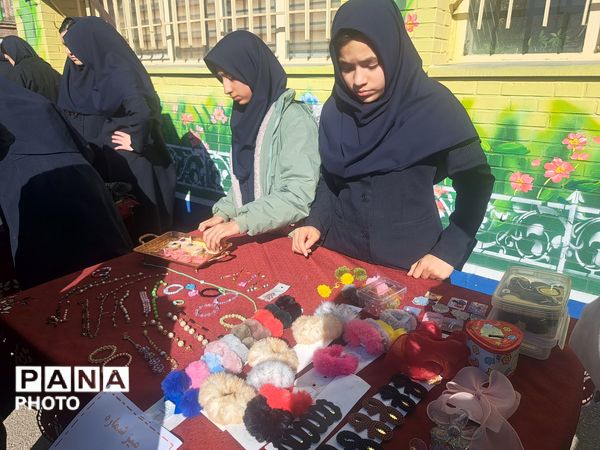 بازارچه دانش‌آموزی در دبیرستان علی افشارنژاد