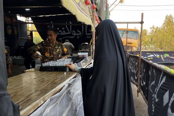 از نگاه معصوم کودک تا اشک پیرمرد؛ روایت عاشقی در موکب «عشاق‌الحسین»
