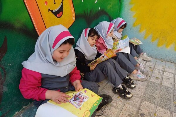 زنگ تفریح در دبستان سارا شهرستان ملارد با کتاب شیرین‌تر شد