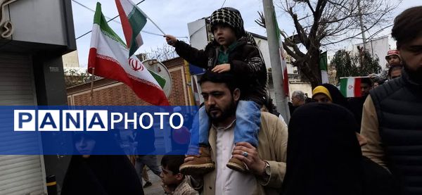 جلوه هایی از راهپیمایی جشن پیروزی انقلاب در شهر قم