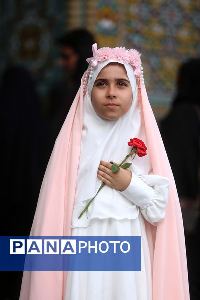 تشرف دختران به زیارت حرم مطهر حضرت معصومه(س)