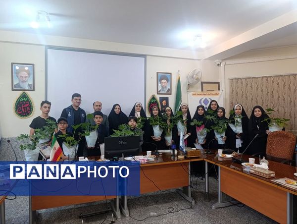 تجلیل از دانش‌آموز خبرنگاران پانا کاشان