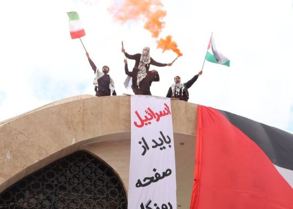 غرش خشم انقلابی دانشجویان دانشگاه آزاد مشهد علیه صهیونیسم و فریاد همبستگی با غزه