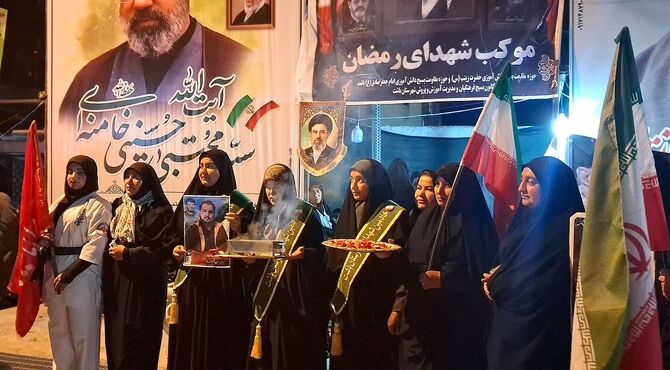 شامگاهی دیگر از حضور گرم مردمان باشتی در کف خیابان‌ها