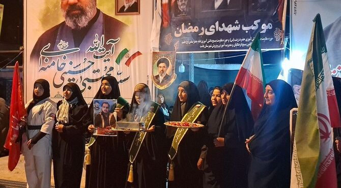 شامگاهی دیگر از حضور گرم مردمان باشتی در کف خیابان‌ها