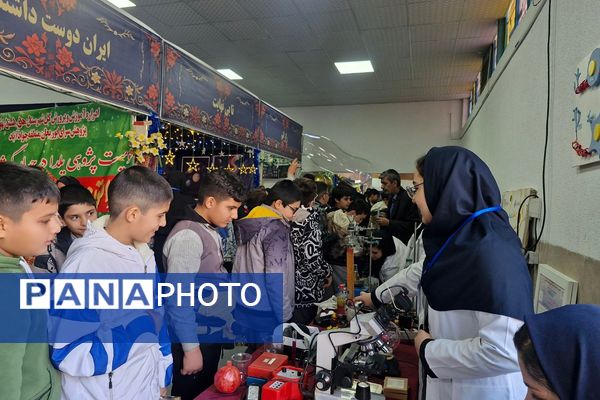 بازدید دانش آموزان ناحیه دو شهرری از نمایشگاه پژوهش اداره کل شهرستانهای استان تهران 