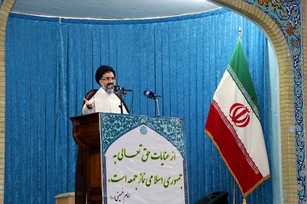 باید برای تحقق عدالت اجتماعی همه‌جانبه تلاش کنیم