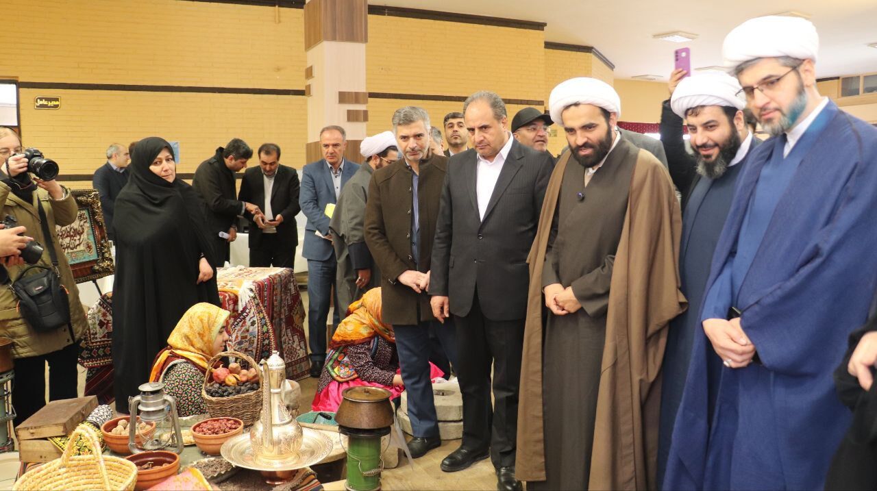 بازدید معاون وزیر از نمایشگاه دستاوردهای کانون‌های فرهنگی و تربیتی استان آذربایجان‌شرقی