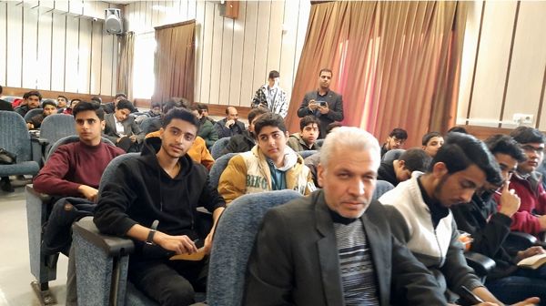 اولین نشست روسای تشکل‌های دانش‌آموزی مدارس سمپاد استان در دبیرستان فرزانگان ۲دوره دوم ناحیه۷ مشهد 