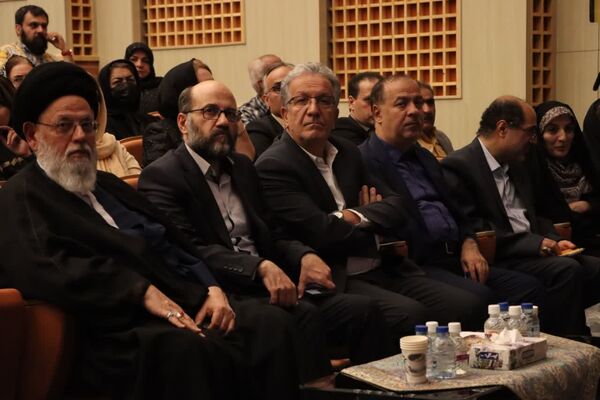 سند هویتی استاد ایرج افشار در یزد رونمایی شد