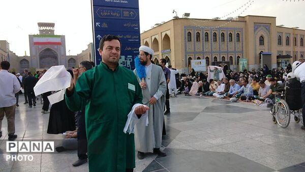 دعای پرفیض عرفه در حرم مطهر امام رضا (ع)