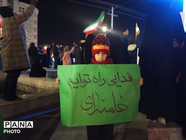 تجمع مردم بصیر نیشابور در شب هفتم شهادت رهبر انقلاب