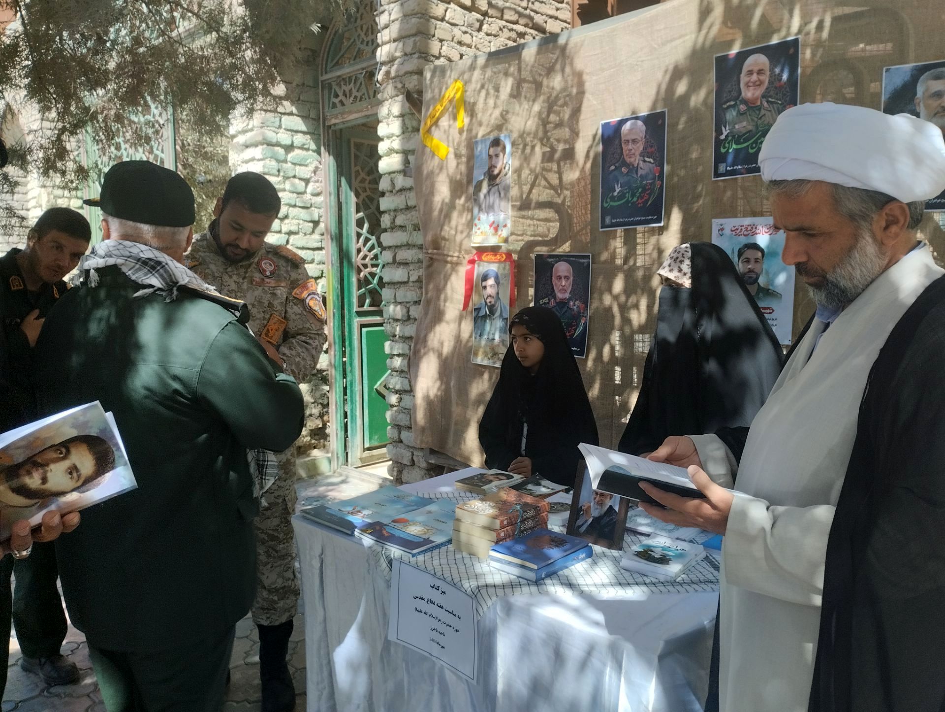 میز خدمت آموزش و پرورش باخرز در نماز جمعه