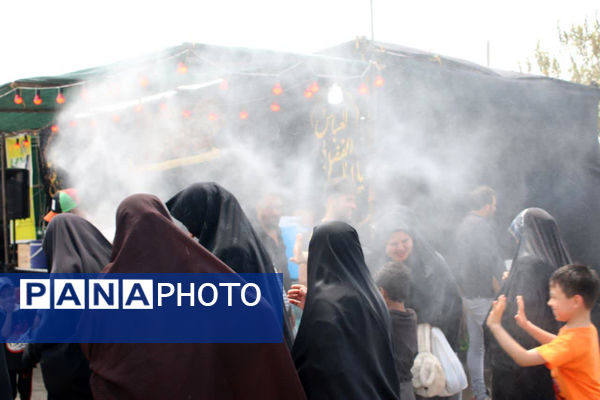 جلوه‌های زیبای انس و همدلی در خدمت به ارادتمندان سیدالشهدا(ع)