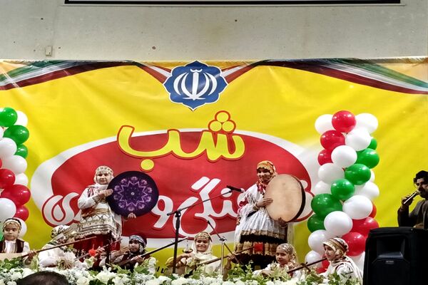 برگزاری مراسم شب فرهنگی و هنری در فاروج