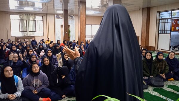 کارگاه راز جذابیت دختران در دبیرستان نورالهدی تبادکان