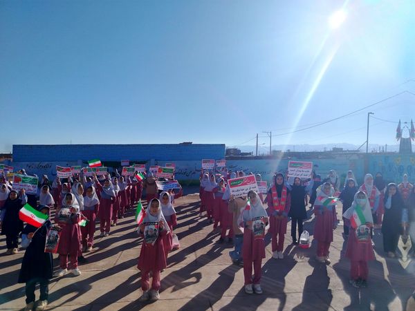 آیین بزرگداشت سردار شهید حاج قاسم سلیمانی در مدرسه ی بی بی صائب نقدی همت آباد