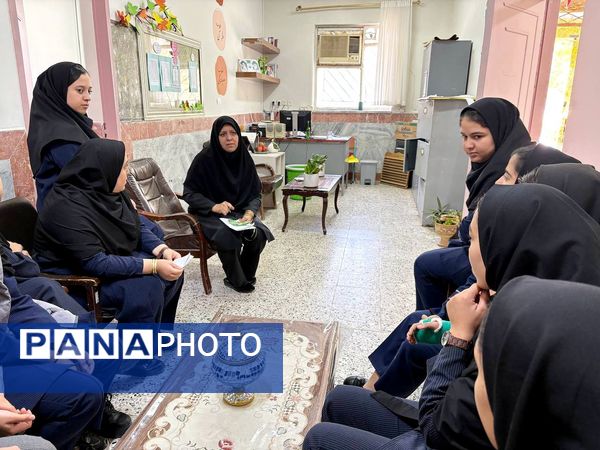 جلسه توجیهی ویژه دانش‌آموزان خبرنگار پانا در هنرستان تلاش