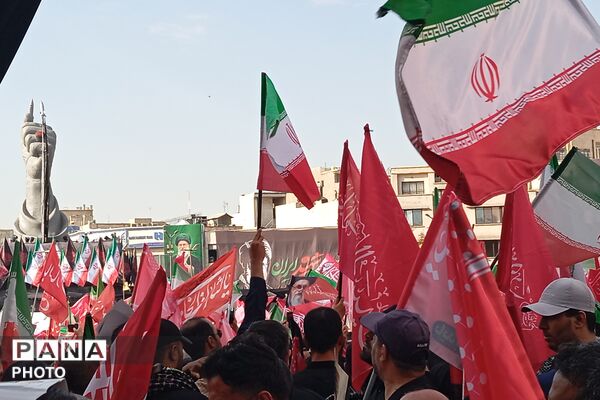 حضور غیور مردان چهارمحال و بختیاری در آیین وداع و تشییع رهبر شهید انقلاب اسلامی ایران