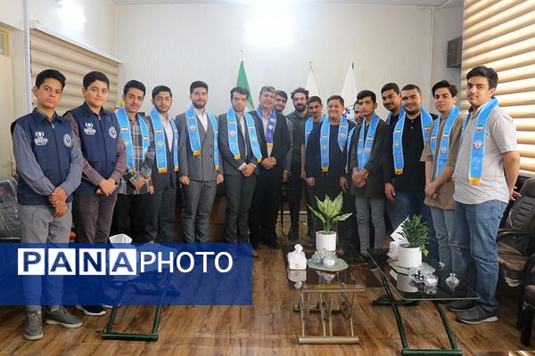 دیدار دانش‌آموزان پسر پیشتاز با مدیر سازمان دانش‌آموزی خراسان رضوی