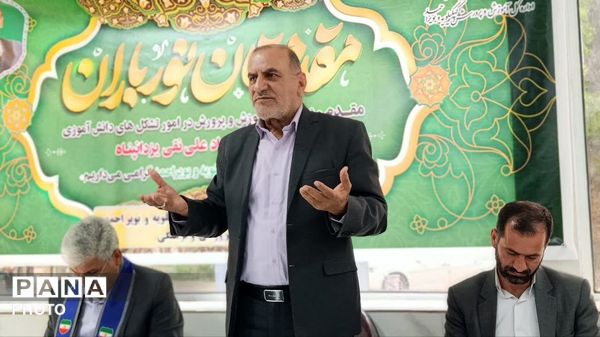 نشست مشاور وزیر آموزش‌ و پرورش با تشکل‌های دانش‌آموزی در یاسوج