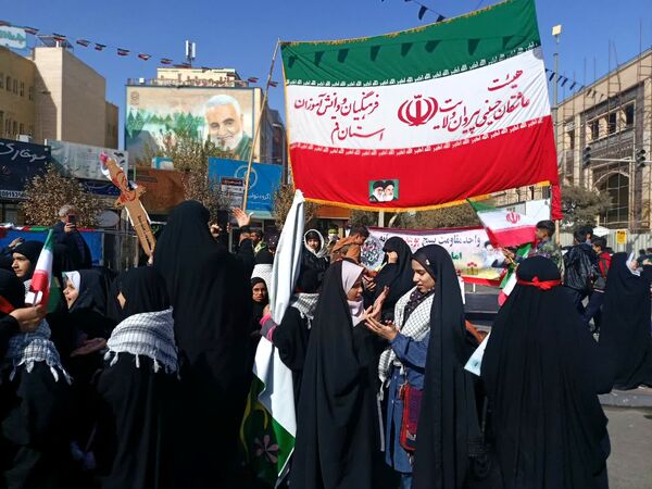 جلوه هایی از حضور مردم قم در راهپیمایی یوم الله 13 آبان