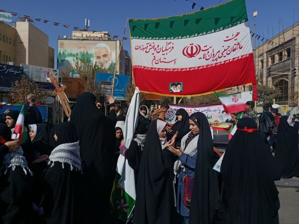 جلوه هایی از حضور مردم قم در راهپیمایی یوم الله 13 آبان