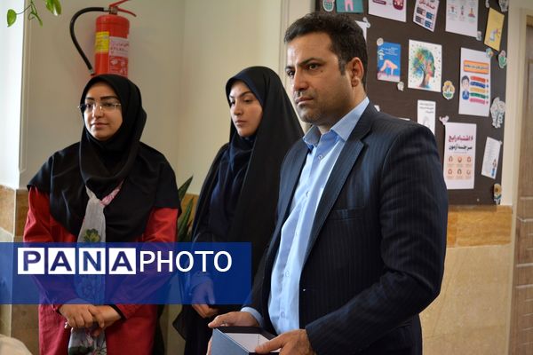 برای اولین‌بار برگزاری کافه ۵۷ در دبیرستان‌ نمونه دولتی ولایت بهارستان‌دو