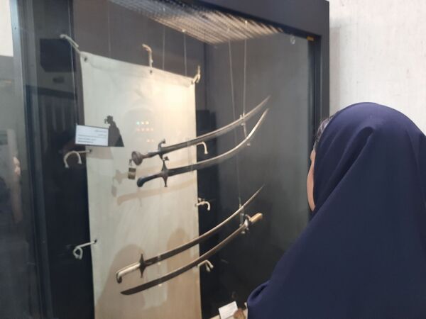 بازدید دانش آموزان  دبیرستان عصمتیه ناحیه پنج از باغ نادری 