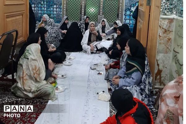 آیین افطاری ماه مبارک رمضان در امامزاده عمادالدین رباط‌کریم